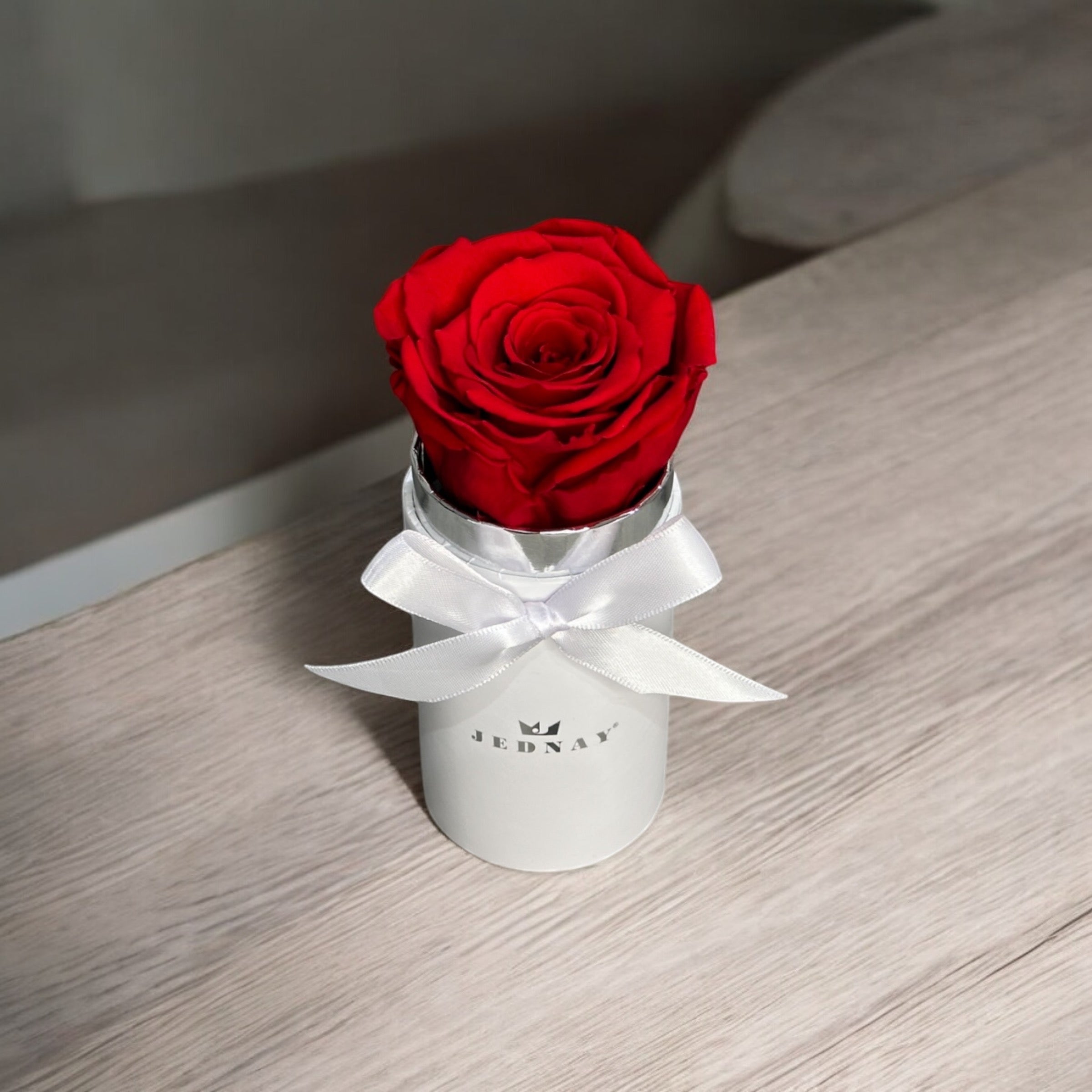 THE UNO | CLASSIC RED ETERNAL ROSE | WHITE BOX